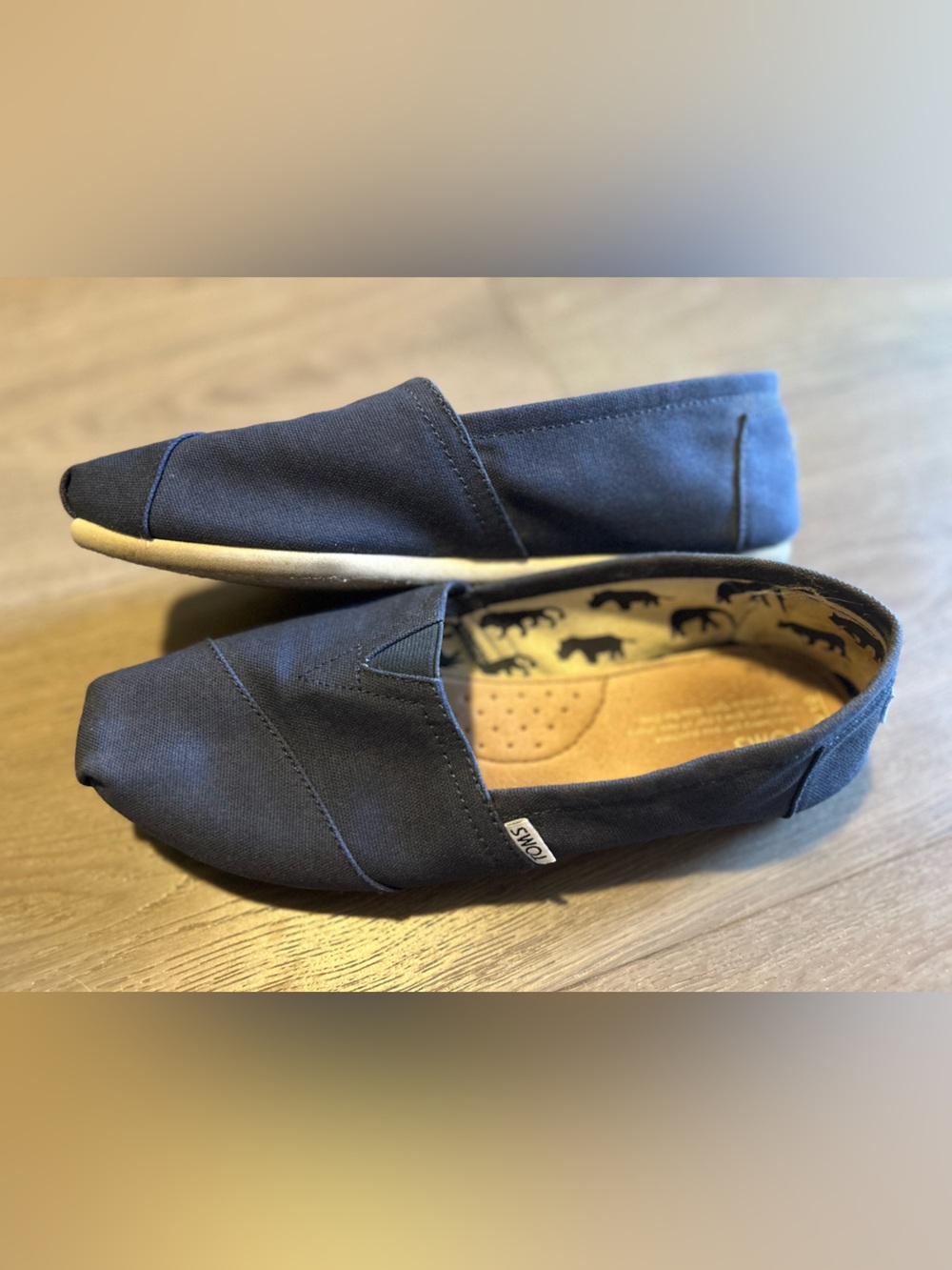 EUC Toms Navy Canvas Classics - Picture 13 of 15